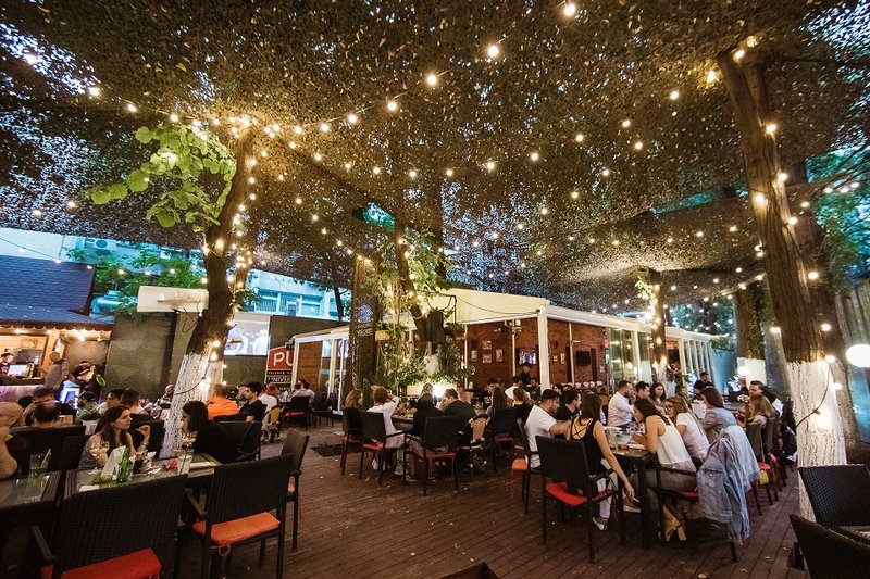 Ospatar, ajutor de ospatar. Fete si baieti.