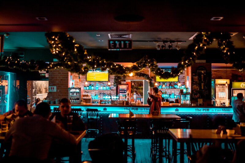 Ospatar, ajutor de ospatar. Fete si baieti.