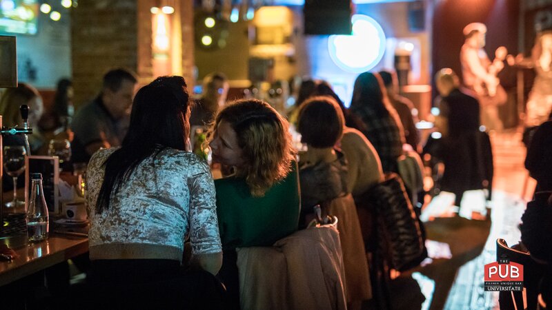 Ospatar, ajutor de ospatar. Fete si baieti.