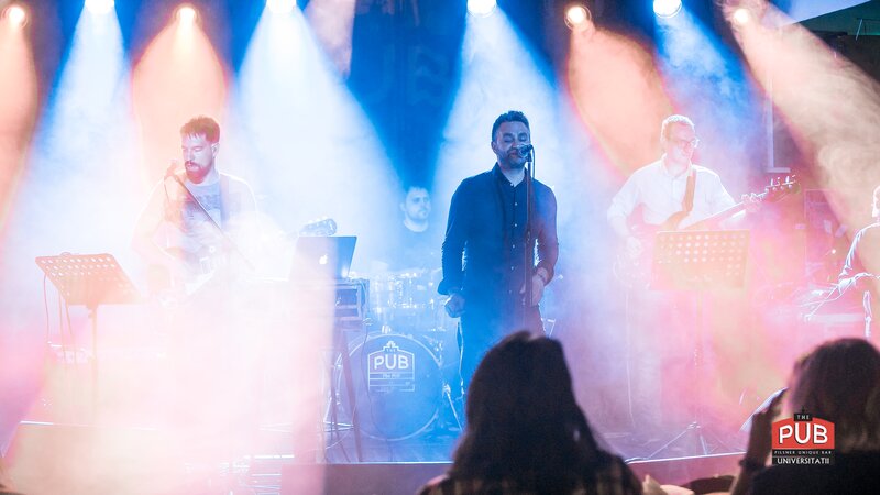 Ospatar, ajutor de ospatar. Fete si baieti.